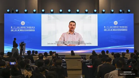 巴萨战塞尔塔，拉菲尼亚首开纪录，莱万关键进球，2-2平局悬念迭起
